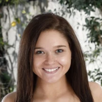 Зои Блум Zoe Bloom