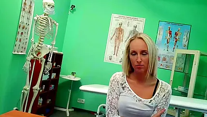 Порно в больнице скрытой камерой для стройной нимфоманки