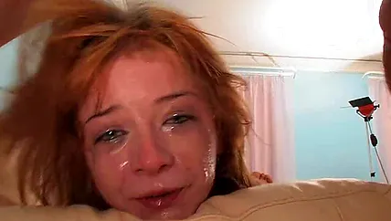 Молодая русская шатенка сделала супер отсос и дала мужику в очко