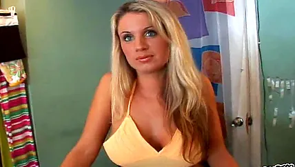 Порно за деньги с белобрысой сучкой завершилось камшотом