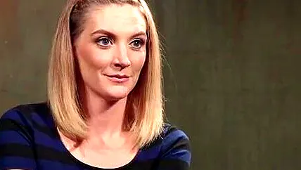 БДСМ видео с молодой блондинкой, которая любит фетиш порнушку