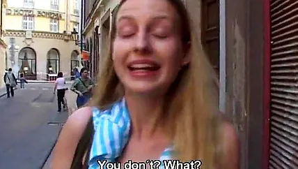 Парень сумел уболтать новую подругу чтобы она ему отсосала