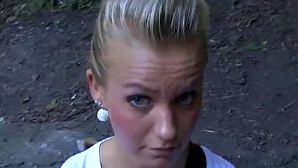 Пикапер снимает на камеру как дает телке в рот и ебет на природе