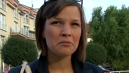 Мужик с камерой развел на анальный секс случайную шлюшку