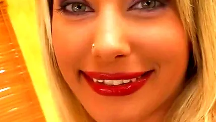 Миловидные молодые красотки трахнуты во все дырки