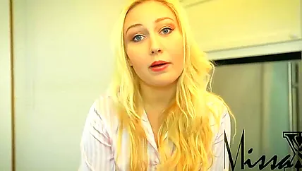 Блондинка захотела потрахаться и возбудила супруга минетом