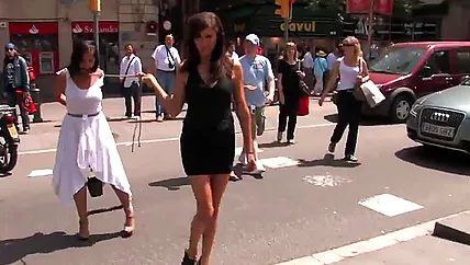 Возбужденная рабыня после прогулки ебется в бдсм формате