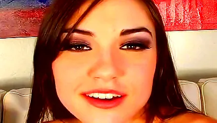 Несравненная Саша Грей трахается во все дырки на групповухе