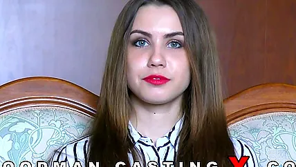 Русская девушка много болтает на кастинге и кончает во время отлиза