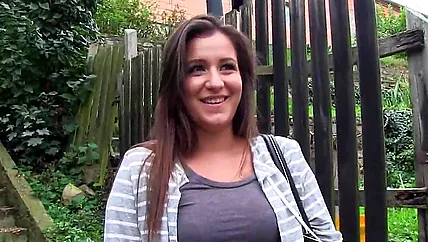 Сисястая студентка отдалась пикаперу и кончила с ебарем