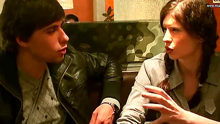 Групповой секс в русском туалете с молодой студенткой