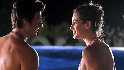 Парень вечером трахнул страстную сучку на свежем воздухе