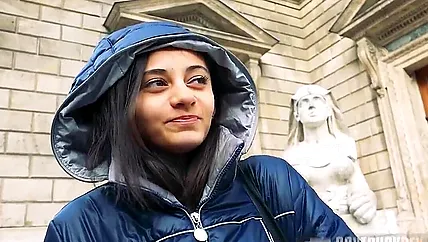 Девушка и парень выставляют красивый секс напоказ