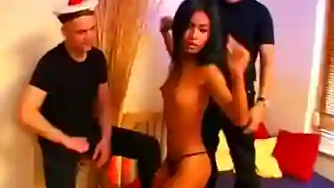 Парни пригласили на вечеринку азиатку Priya Rai и ебли во все дырки