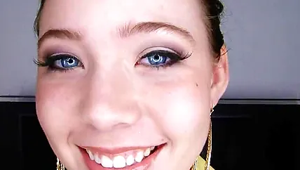 Грудастая хуесоска Alyssa наградила парня классным минетом