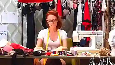 Портниха ебется с клиенткой. Порно видео с Ella Hughes, Victoria Summers