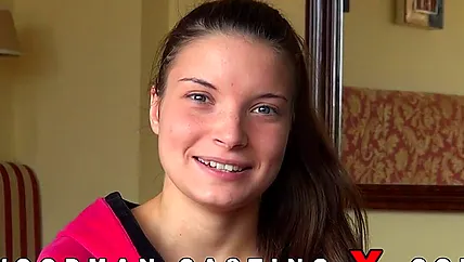 Стройная сучка Anita Bellini устроила стриптиз на кинопробах