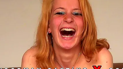 Молодая шатенка впервые разделась перед веб камерой