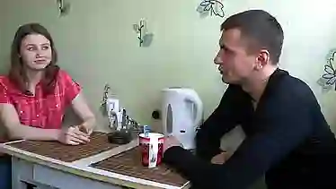 Русский парень за долги отдал молодую телку ебаться с негром