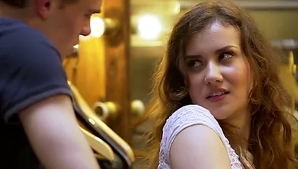 Красивое анальное порно телочки с каштановыми волосами Mina Sauvage