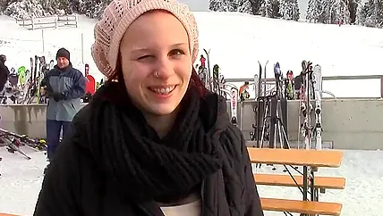 Зимнее анальное порно с оргазмом моложавой шатенки