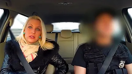 Новое такси минет предлагает отсосать за посадку и вдуть за доставку