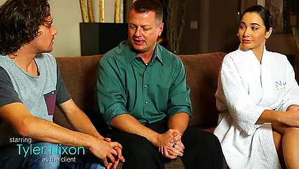 Вместе мылись под душем и пошли срастно трахаться