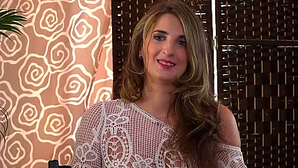 Телочку отдали голодным парням чтобы самцы позабавились