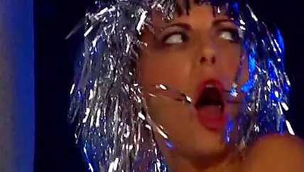 У парня будет секс с дувушкой, которая отлично сосет член глубоко