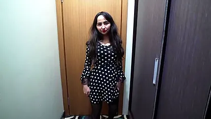 Молодой азиатке не надо раздеваться до конца чтобы ебаться