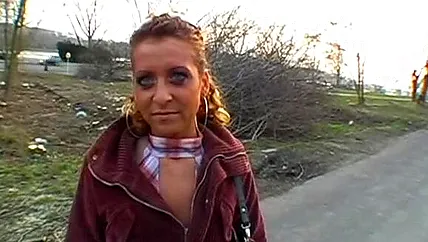 Баба с рыжими волосами стала хорошей минетчицей и делала отсос