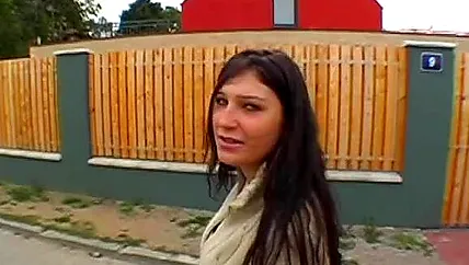 Пикапер развеселил девушку хуем во рту и ебал пизду сучки