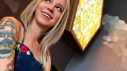 Худая русская красотка согласилась на секс от первого лица