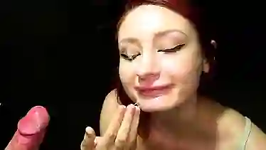Violet Monroe отменно сосет члены парням за деньги и они кончают