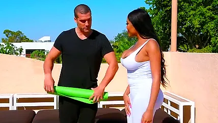 Порно пышной мулатки с большими сиськами и ее любовника