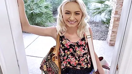 Мужик взял за горло нежную блондинку и стал трахать на полу