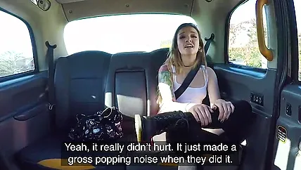 Водитель ебал бабу в машине и раком трахнул возле капота