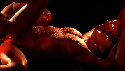 Красивое групповое порно с симпатичной влажной девушкой