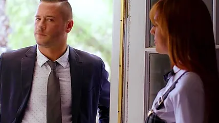 Стильная рыжая студентка поебалась с парнем красавчиком