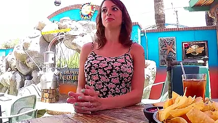 Опытная порно звезда Ева Лонг попала на вечеринку свингеров