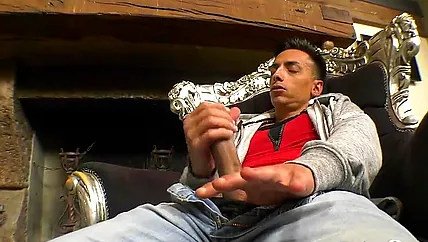 Межрасовый транс секс парня и сучки