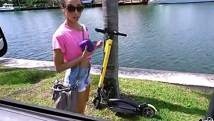 Красивое порно смуглянки в машине