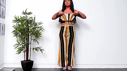 Сисястую бабу ебут на порно кастинге