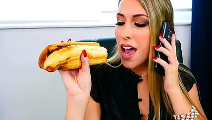 Голодное порно с ненасытной блядью