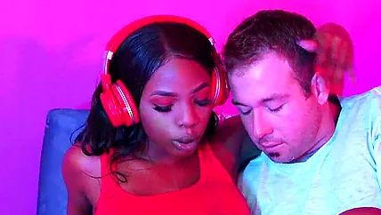 Музыкальное порно темнокожей бляди