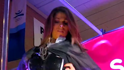 Публичная стриптиз порнуха в клубе