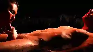 Ебля в каплях воды с жопастой сучкой