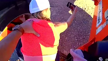 Мотогонщик ебет подругу в пустыне