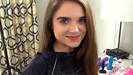 Молодая леди впервые снялась в порнухе