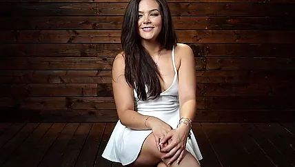 Насадка в пизде заставила толстушку кончить